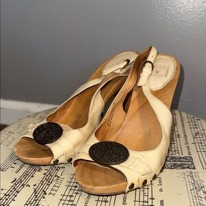 Frye Cream Leather Studded Clog Slingbacks - Wood Heel & Medallion Detail SZ 8